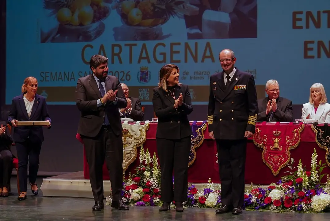 El almirante Pedro Luis Puente, junto al presidente del Gobierno regional, Fernando L&oacute;pez Miras, y la alcaldesa de Cartagena, Noelia Arroyo | Foto: Ayuntamiento de Cartagena