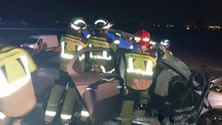 Fallece un hombre de 40 a&ntilde;os en una colisi&oacute;n frontal en la RM-11 a la altura de Lorca (foto: 112)