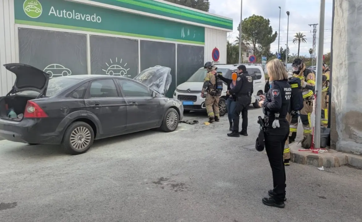 Estado en el que ha quedado el veh&iacute;culo (foto: 112 Regi&oacute;n de Murcia)