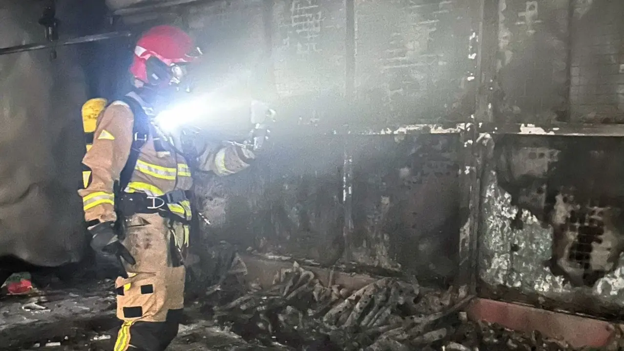 Un incendio en una nave de pinturas de Yecla deja tres heridos