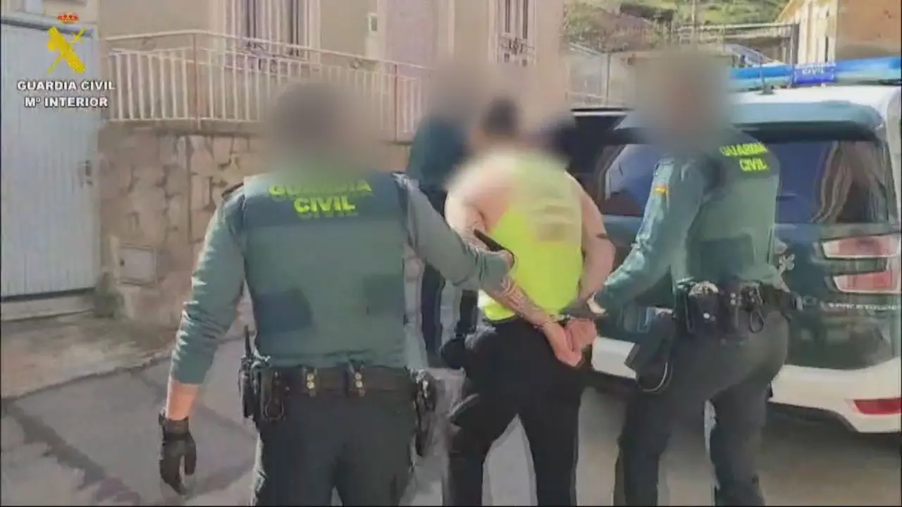 La Guardia Civil detiene a un hombre por atracar en una sucursal bancaria de El Esparragal (foto: GC)