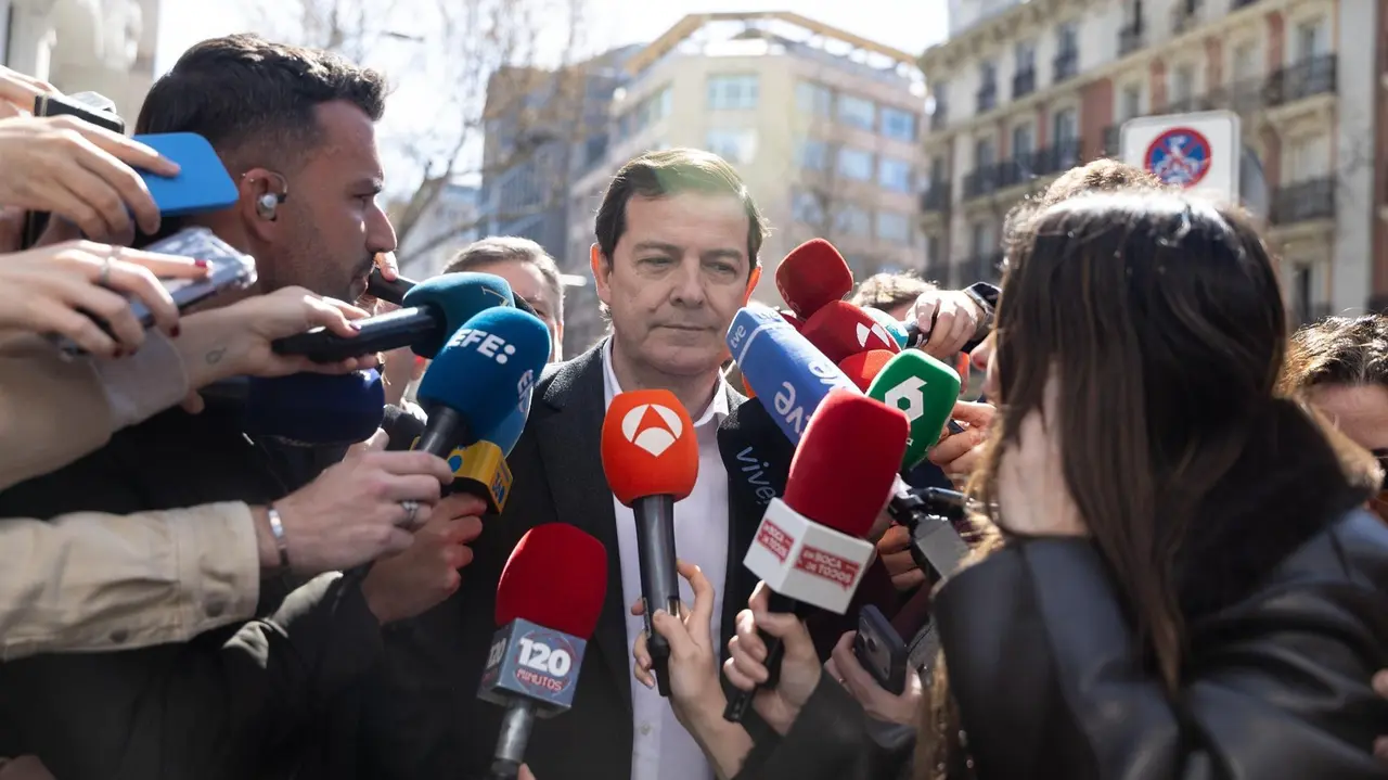 Alfonso Fern&aacute;ndez Ma&ntilde;ueco, a su llegada a la reuni&oacute;n de la Junta Directiva Nacional del partido en la sede del PP en la calle G&eacute;nova