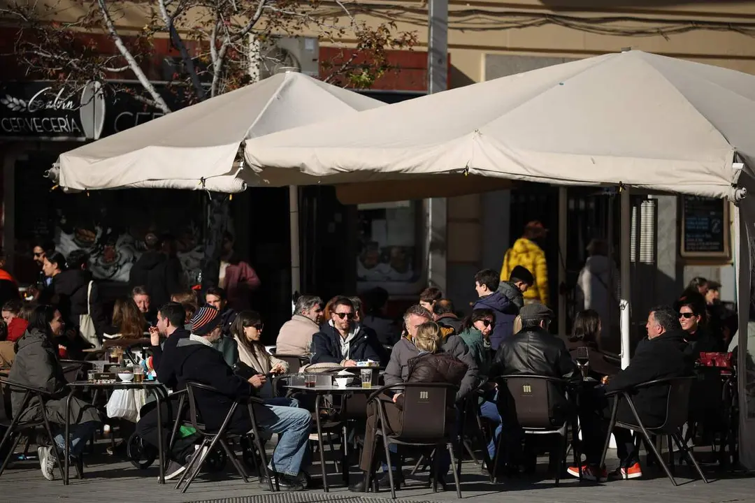 Archivo - Varias personas en la terraza de un bar
- Alejandro Mart&iacute;nez V&eacute;lez - Europa Press - Archivo