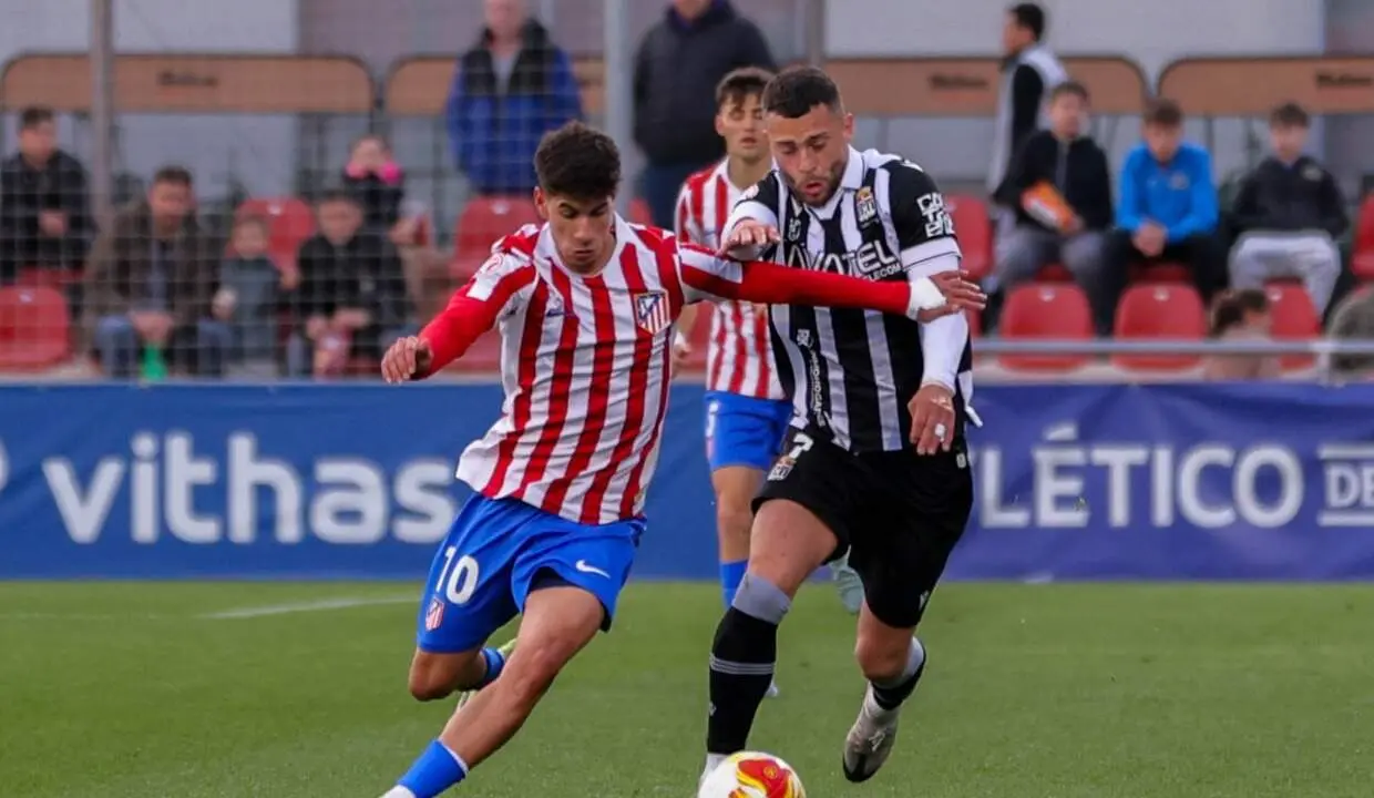 Los de Fernando Torres consiguen la victoria con goles de Miguel Cubo y Llorente.