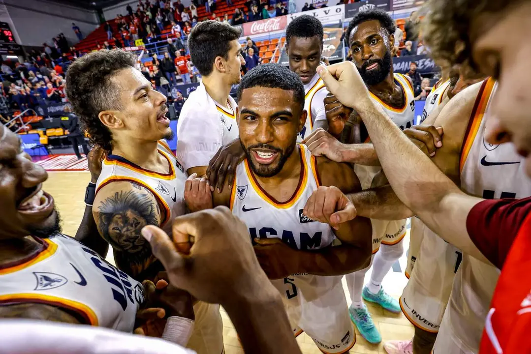 DeJulius celebra la victoria del UCAM Murcia en Manresa