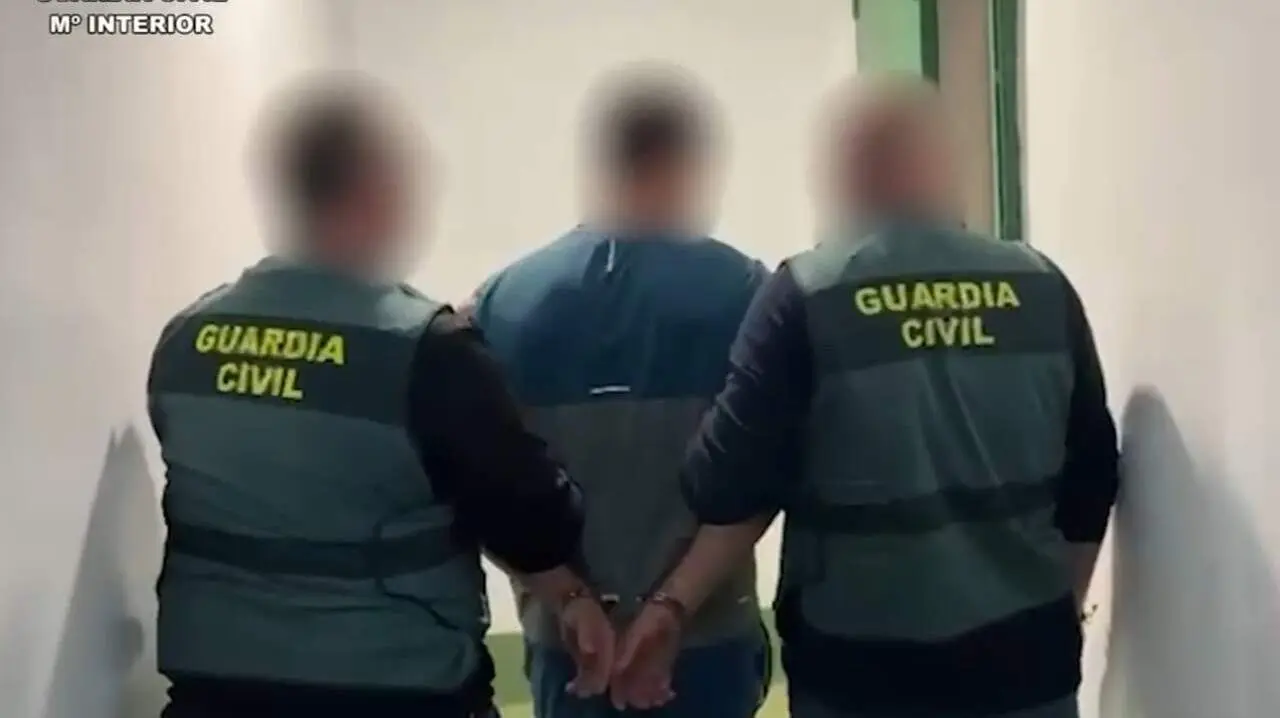 Detenido en el Aeropuerto de la Regi&oacute;n el presunto autor del homicidio de un hombre por un disparo en Torrevieja (foto: La 7)