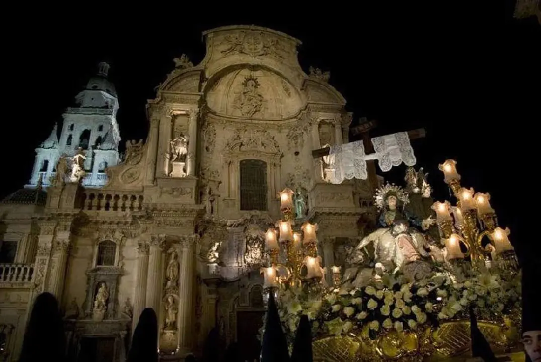Procesi&oacute;n de la Cofrad&iacute;a de Servitas de Mar&iacute;a Sant&iacute;sima de las Angustias desde la Catedral