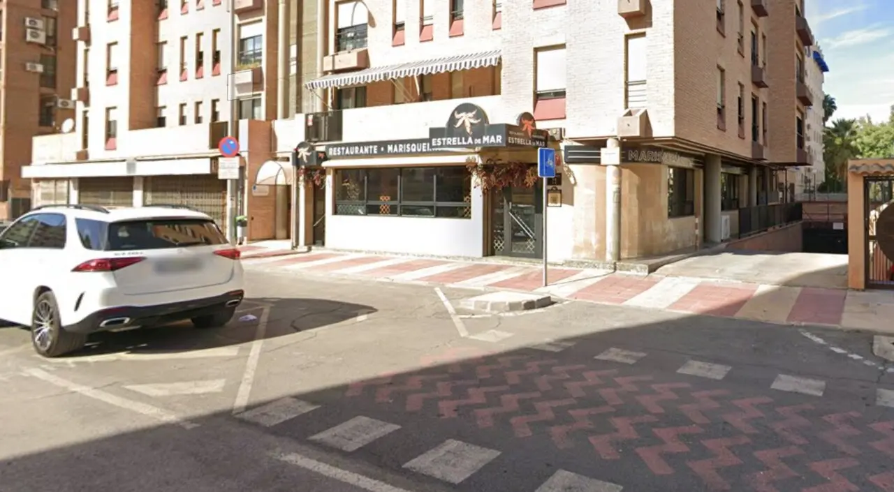Marisquer&iacute;a del barrio del Infante de Murcia en donde se ha producido un incendio este domingo (foto: Google)