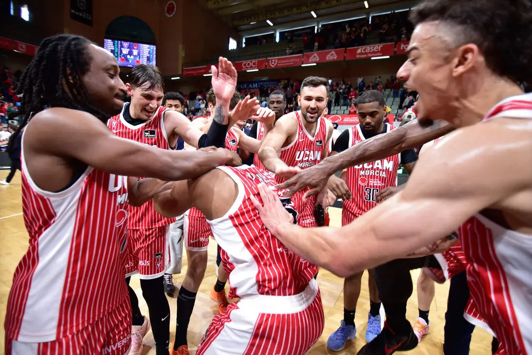 Victoria del UCAM Murcia CB al ritmo de DeJulius para firmar su triunfo n&uacute;mero 19 (107-91)