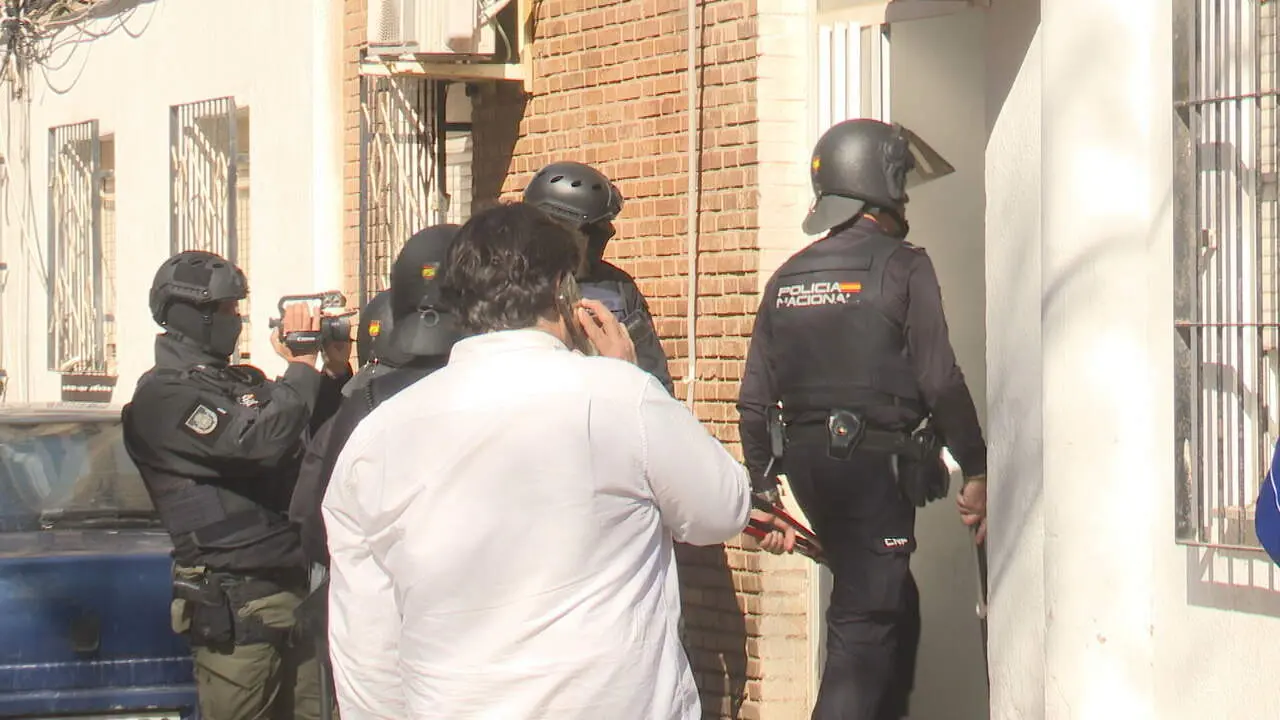 Despliegue policial en Cartagena con al menos 4 detenidos por tr&aacute;fico de drogas y blanqueo (foto: La 7)