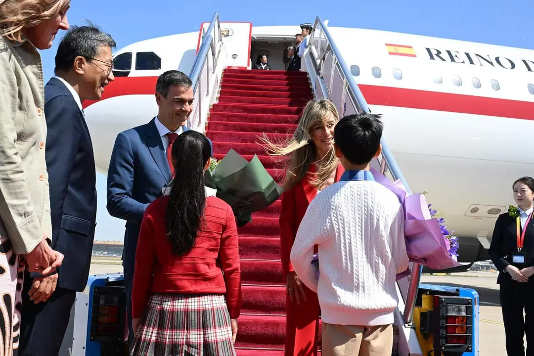 El presidente del Gobierno, Pedro S&aacute;nchez, acompa&ntilde;ado de su esposa Bego&ntilde;a G&oacute;mez