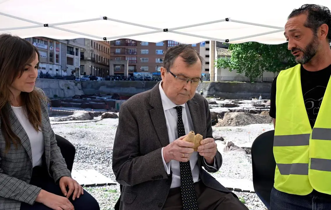 El alcalde Jos&eacute; Ballesta visita la excavaci&oacute;n arqueol&oacute;gica en el yacimiento de San Esteban | Foto: Ayto.