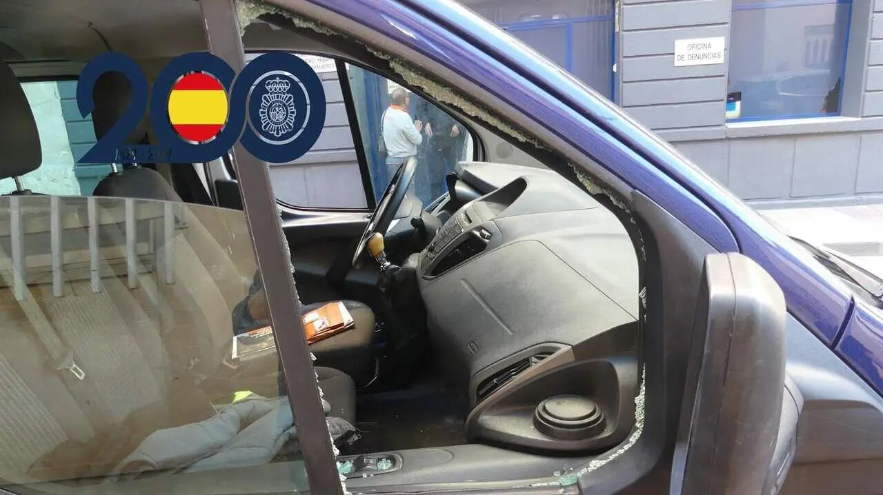 Uno de los veh&iacute;culos robados (foto: PN)