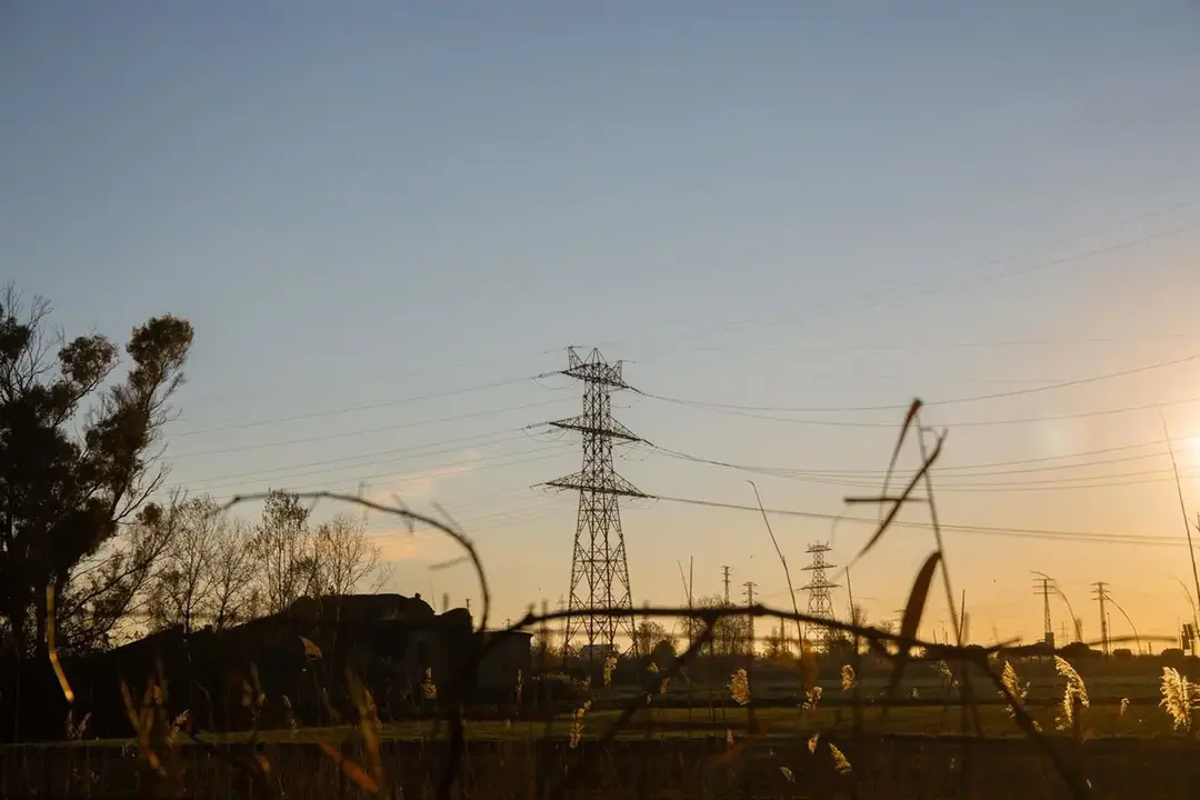 Imagen de archivo de un poste el&eacute;ctrico (foto: EP)