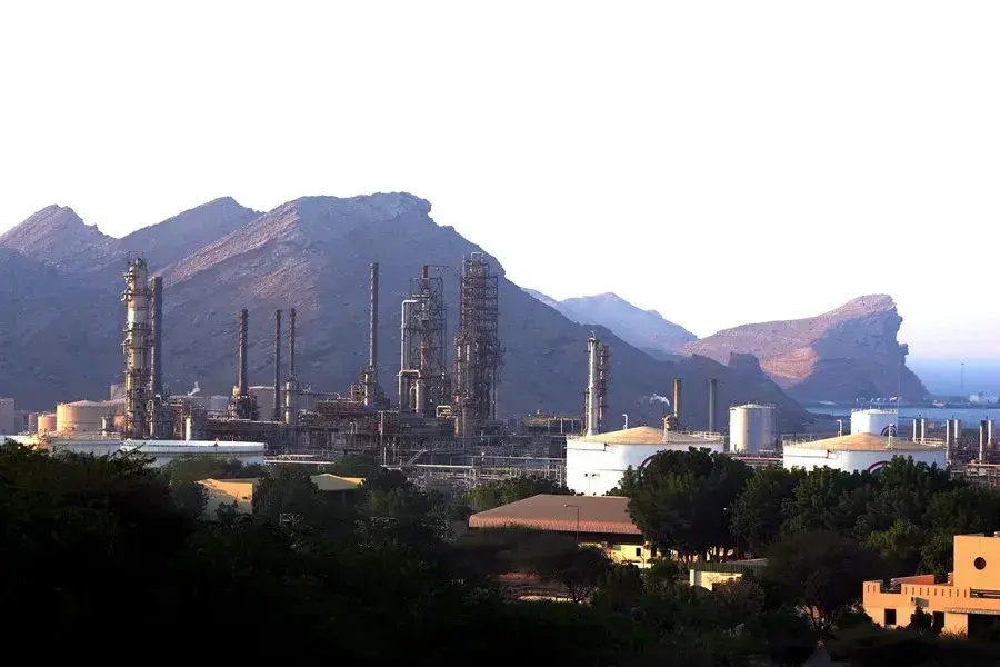 Imagen de archivo de una refiner&iacute;a de petr&oacute;leo situada en la costa de Om&aacute;n. (Foto: Agencias)