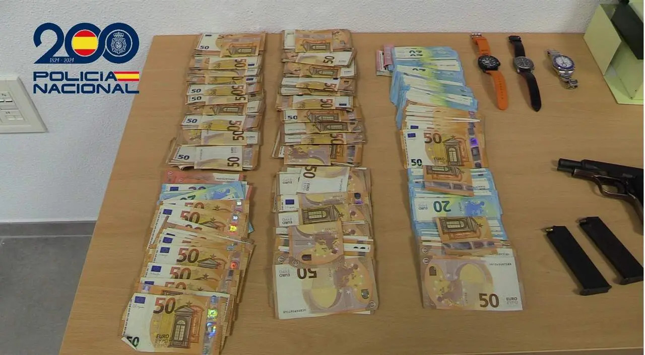 Dinero y efectos intervenidos en el marco de la operaci&oacute;n
- POLIC&Iacute;A NACIONAL