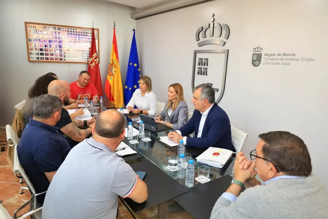 Mesa de trabajo del Gobierno regional, Ayuntamiento de Cartagena y el comit&eacute; de empresa de Sabic