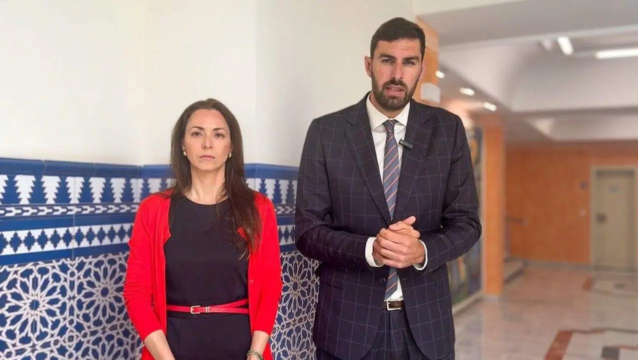 Los diputados del grupo parlamentario Mixto, Jos&eacute; &Aacute;ngel Antelo y Virginia Mart&iacute;nez (foto: Jos&eacute; &Aacute;ngel Antelo)