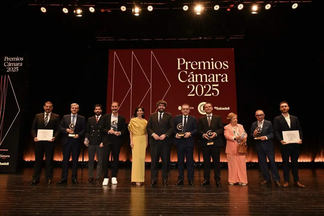 Foto de familia de 'La Noche de la Econom&iacute;a Murciana 2026'