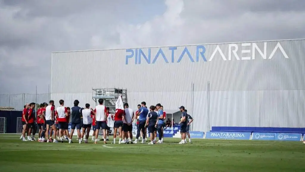 Entreno del Real Murcia del a&ntilde;o pasado en Pinatar Arena, en una foto de archivo (foto: Real Murcia)