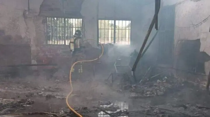 Imagen de la nave en la que se ha registrado el incendio