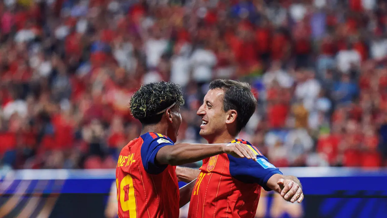 Lamine Yamal y Mikel Oyarzabal