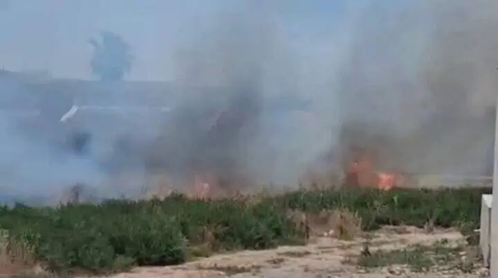 Extinguido un incendio de matorrales en Barriomar (Murcia)