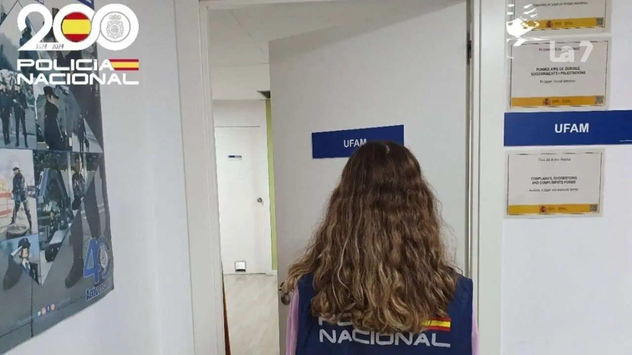 Agente de la UFAM de la Polic&iacute;a Nacional.