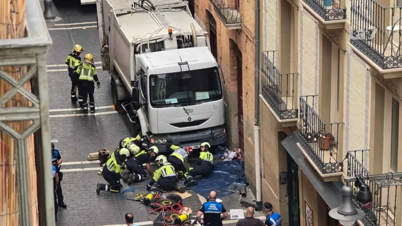Un cami&oacute;n de la basura sin frenos mata a una persona y hiere a cuatro en el Casco Antiguo de Pamplona