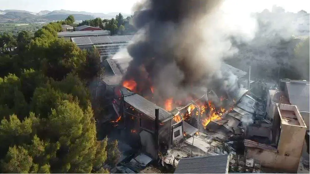 Incendio en una f&aacute;brica en Ceheg&iacute;n