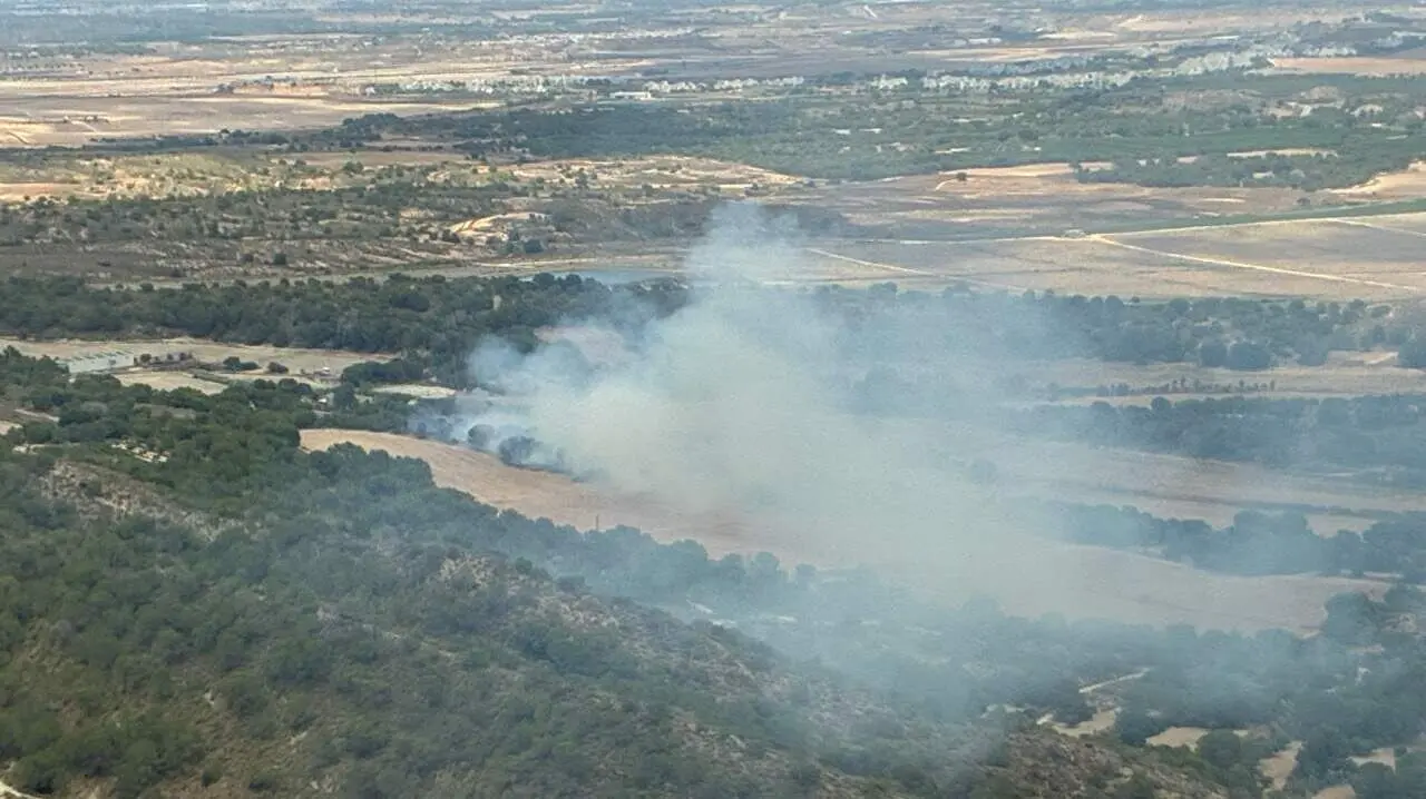 Incendio forestal en la Sierra de Columbares moviliza a los servicios de emergencias (foto: 112)