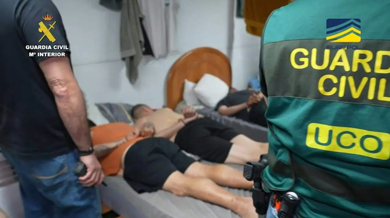 La UCO De La Guardia Civil Desmantela Seis F&aacute;bricas Ilegales De Tabaco Con 50 Detenidos Y 23 Registros En Varias Provincias