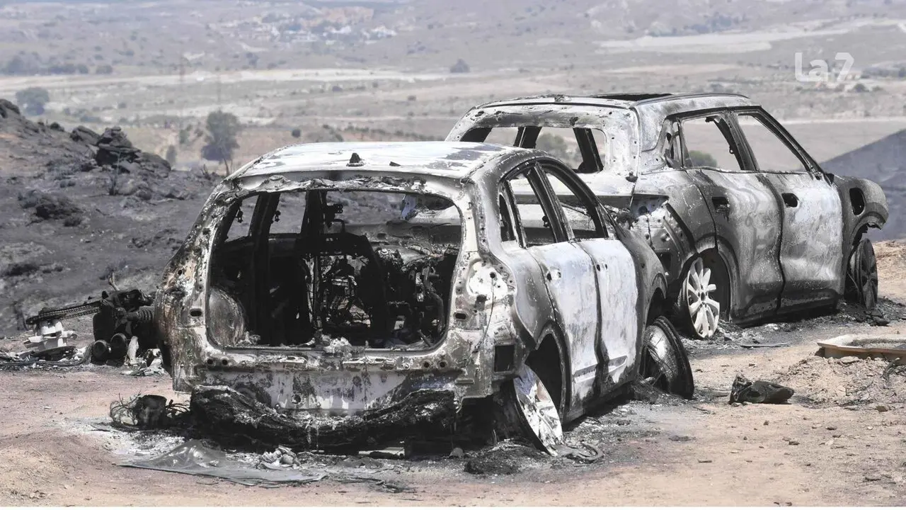Varios veh&iacute;culos calcinados en el incendio forestal, a 10 de julio de 2026, en Los Gallardos, Almer&iacute;a, Andaluc&iacute;a (Espa&ntilde;a).
