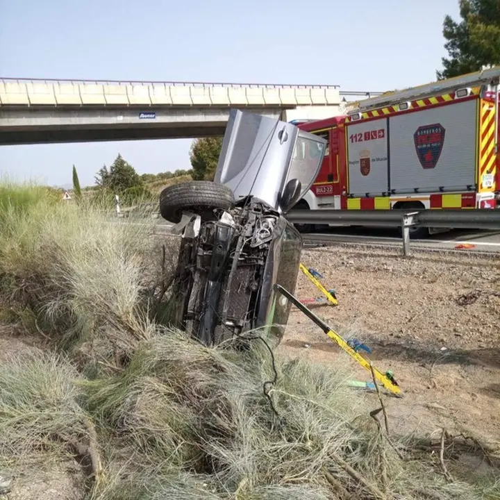 Rescatada y hospitalizada una mujer de 77 a&ntilde;os tras un accidente en la RM-15, en Ceheg&iacute;n
- '1-1-2' REGI&Oacute;N DE MURCIA