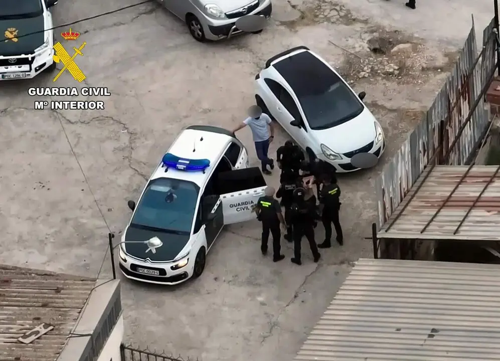 Detenido en Alguazas a un huido de la Justicia buscado desde 2023 por un homicidio en grado de tentativa
- GUARDIA CIVIL MURCIA