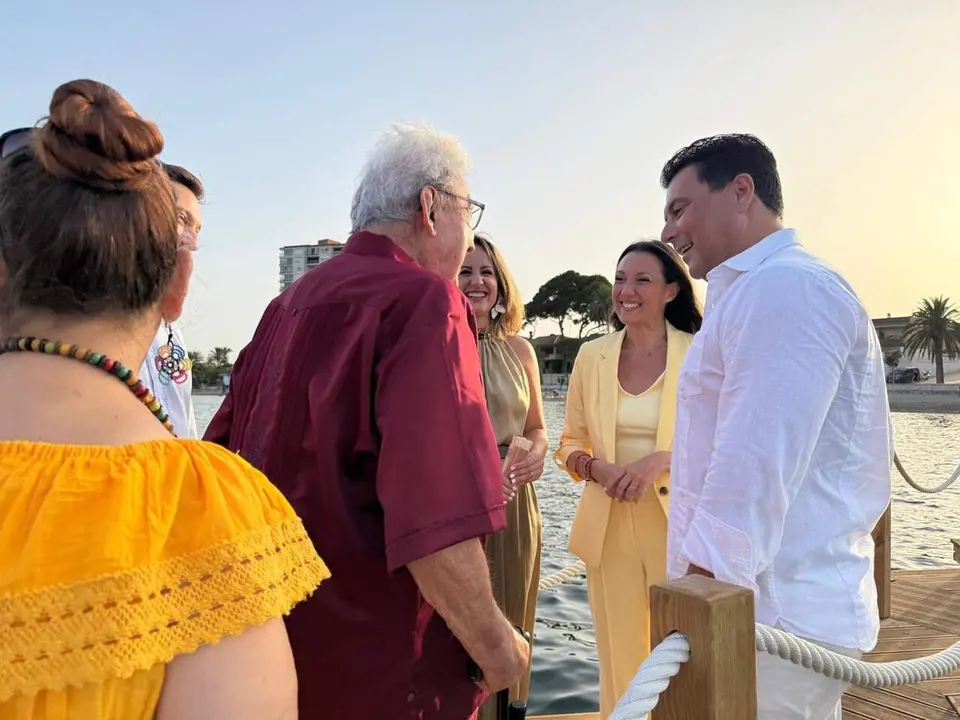 La consejera de Turismo, Cultura y Deportes, Carmen Conesa, junto al alcalde de San Javier, Jos&eacute; Miguel Luengo, durante la inauguraci&oacute;n del nuevo balneario
- CARM
