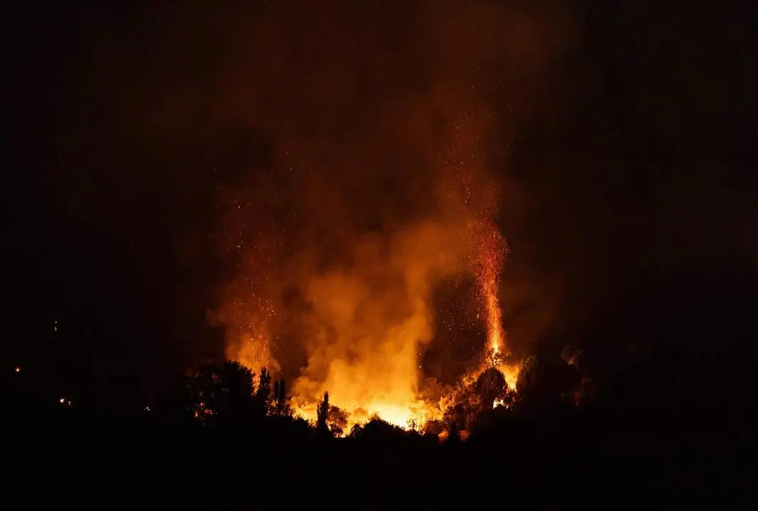 Vista nocturna del incendio, a 25 de julio de 2026, en San Mart&iacute;n de Valdeiglesias, Madrid (Espa&ntilde;a).
- Eduardo Parra - Europa Press