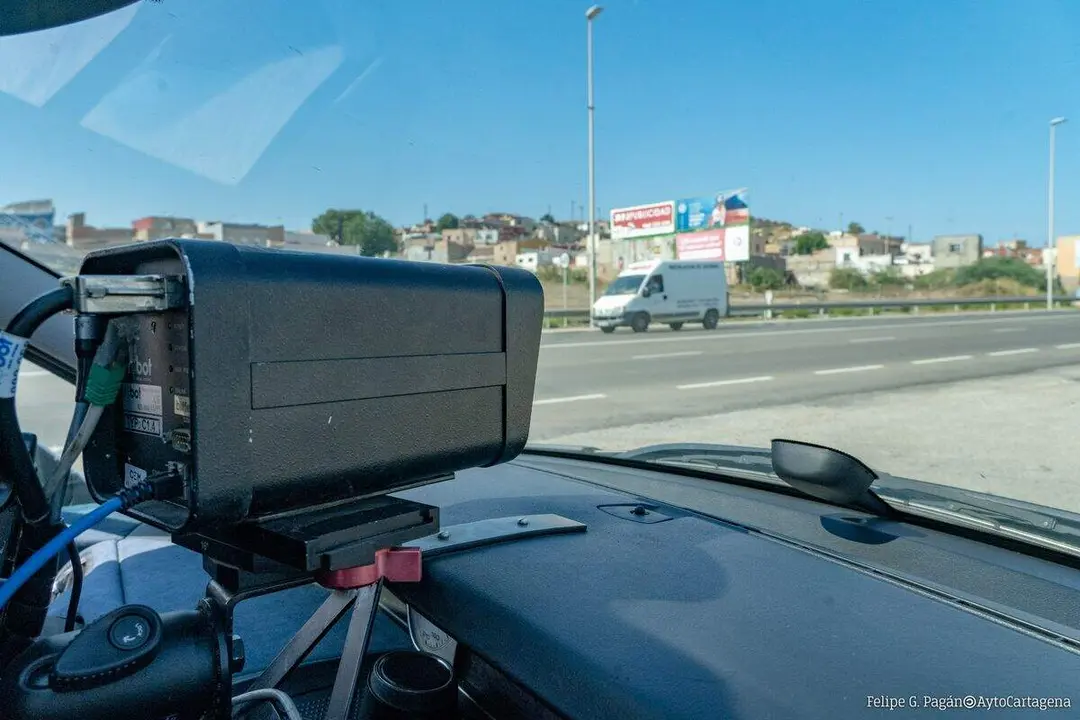 Radar m&oacute;vil en un veh&iacute;culo policial | Foto: Ayuntamiento de Cartagena