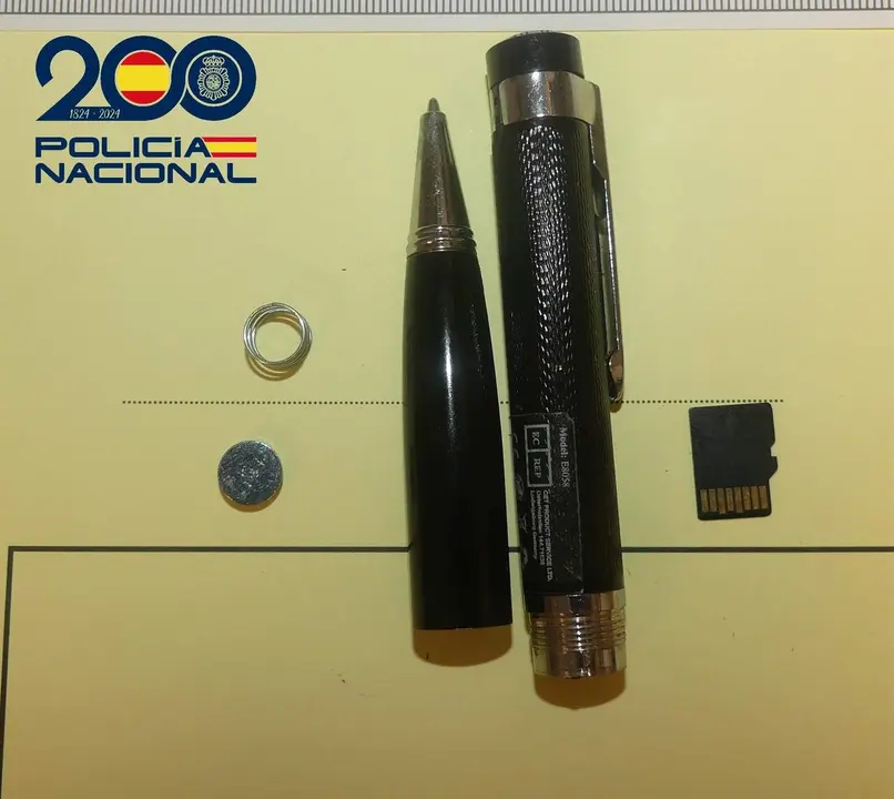 Camara oculta requisada por la Polic&iacute;a Nacional
