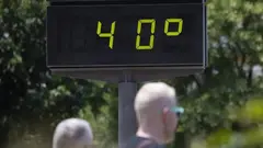 Un term&oacute;metro marca 40 grados