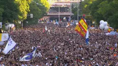 Unas 500.000 personas asisten a la vigilia en la plaza de Lima, seg&uacute;n Delegaci&oacute;n de Gobierno (foto: La 7)