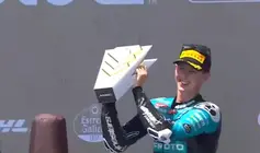 M&aacute;ximo Quiles consigue la quinta victoria de la temporada en Moto3 (foto: MotoGP)