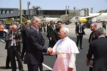 El Rey Felipe VI y el Papa Le&oacute;n XIV conversan durante la celebraci&oacute;n de la ceremonia oficial de despedida al Papa Le&oacute;n XIV, en el Aeropuerto Internacional de Tenerife Norte-Los Rodeos
- Elo&iacute;sa P&eacute;rez / ACFI - Europa Press