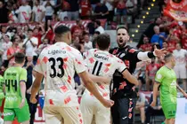 Jugadores de ElPozo celebran la victoria en el Palacio | Foto: ElPozo Murcia FS