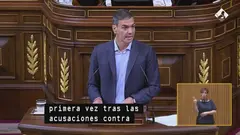 Pedro S&aacute;nchez ha negado este mi&eacute;rcoles en el Congreso cualquier implicaci&oacute;n en los casos de corrupci&oacute;n que afectan al PSOE y ha asegurado que nunca conoci&oacute; ni habr&iacute;a tolerado las presuntas irregularidades investigadas. En una comparecencia marcada por la presi&oacute;n del PP y las dudas de varios socios sobre la continuidad de la legislatura, el presidente del Gobierno ha defendido la respuesta de su partido, ha rechazado que existiera financiaci&oacute;n ilegal y ha respaldado p&uacute;blicamente a Jos&eacute; Luis Rodr&iacute;guez Zapatero.