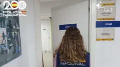 Agente de la UFAM de la Polic&iacute;a Nacional.