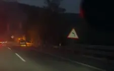 Coche ardiendo en la A-30 (foto: La 7)