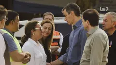 El presidente del Gobierno, Pedro S&aacute;nchez (c), acompa&ntilde;ado del presidente de la Junta de Castilla y Le&oacute;n, Alfonso Fern&aacute;ndez Ma&ntilde;ueco (2d); la consejera de Medio ambiente de Castilla y Le&oacute;n, Mar&iacute;a Gonz&aacute;lez Corral (3i), y del delegado del Gobierno en Castilla