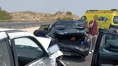 Cuatro heridos leves en una colisi&oacute;n m&uacute;ltiple en la A-7 a su paso por Murcia (foto: 112)