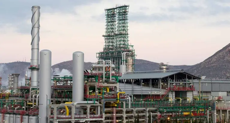 Imagen de la refiner&iacute;a situada en el Valle de Escombreras, Cartagena | FOTO: REPSOL